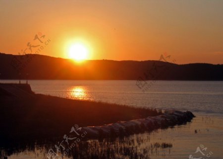 大湖夕阳图片