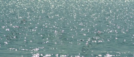 波光粼粼的大海图片