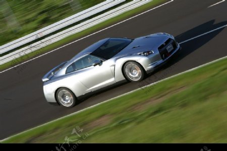 尼桑日产GTR跑车图片
