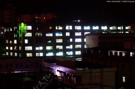 麒麟之乡工厂夜景图片