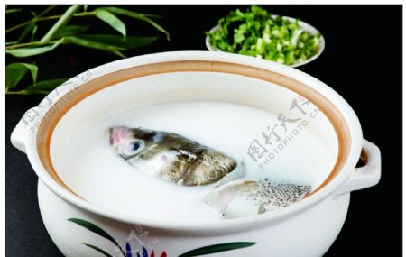 天目湖砂锅鱼头图片