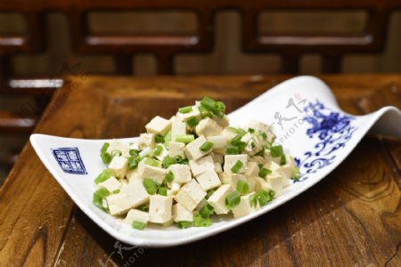 小葱拌豆腐凉菜图片