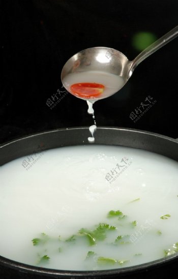 奶汤锅底图片