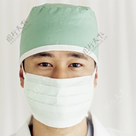 戴口罩的医生图片