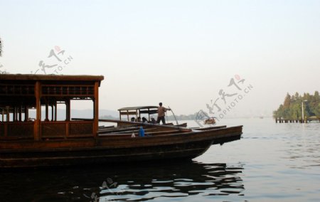 杭州西湖自然风光船图片