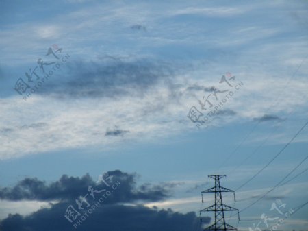 云和电线杆图片