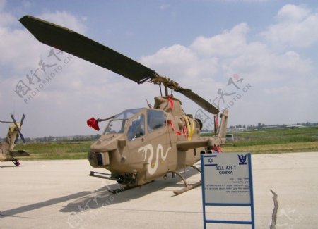 AH1眼镜蛇直升机图片