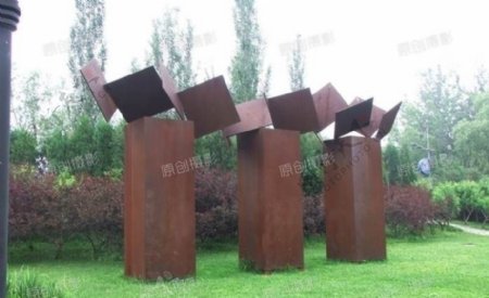 朝阳公园钢铁雕塑图片