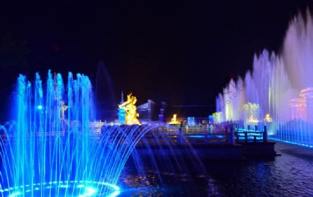 夜幕下的喷泉图片