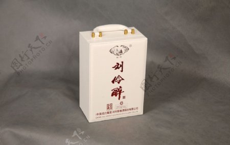 高档白色皮制酒盒外包装礼品盒立式图片