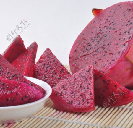 新鲜火龙果水果红肉图片