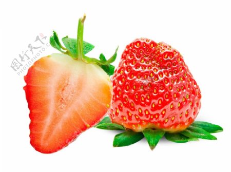 剖开新鲜的草莓图片