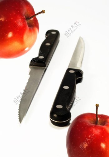 苹果和水果刀图片
