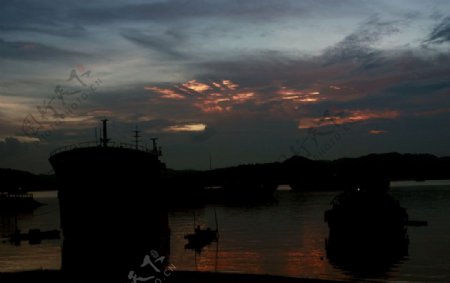 港口的黄昏图片