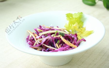 紫甘蓝拌豆腐丝图片