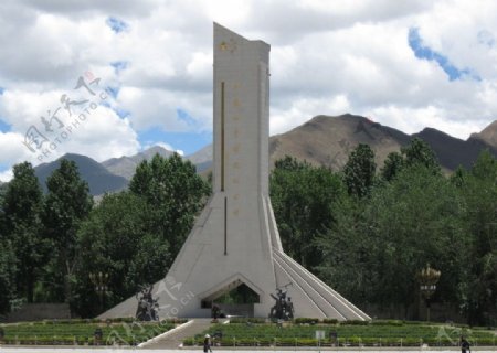 西藏拉萨布达拉广场纪念碑图片