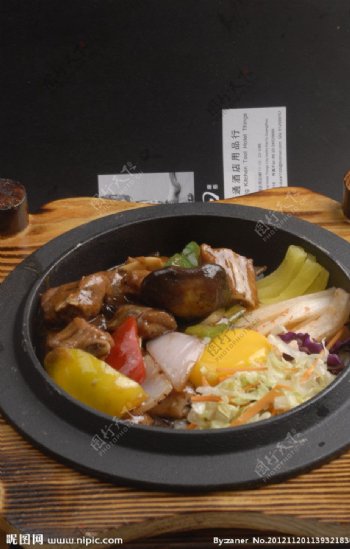 泡菜排骨石锅饭图片