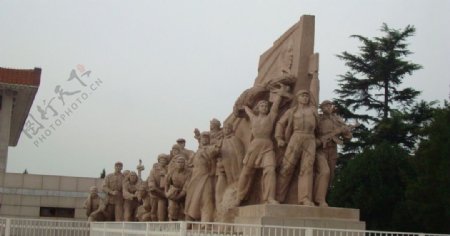 革命英雄纪念碑图片