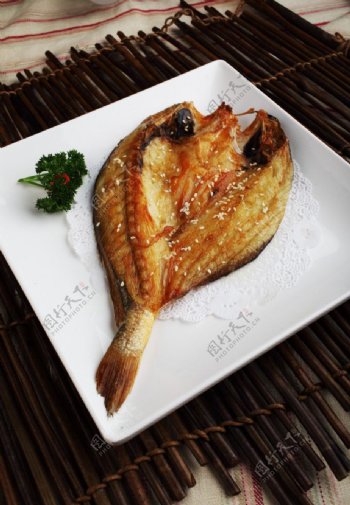 烤黄鱼小吃图片