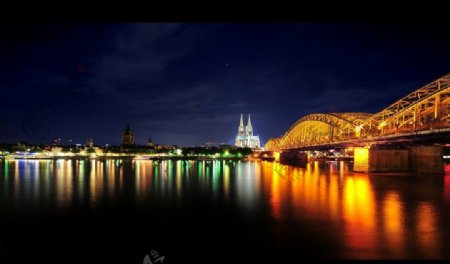 德国莱茵河夜晚一景图片