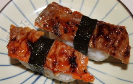 酱烧三文鱼寿司图片