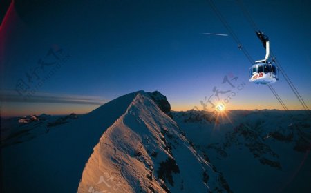 瑞士滑雪胜地铁力山日出图片