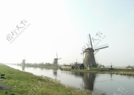 荷兰古老优美风车村图片