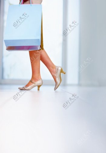 女性购物美腿图片