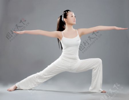 瑜伽美女犁式图片