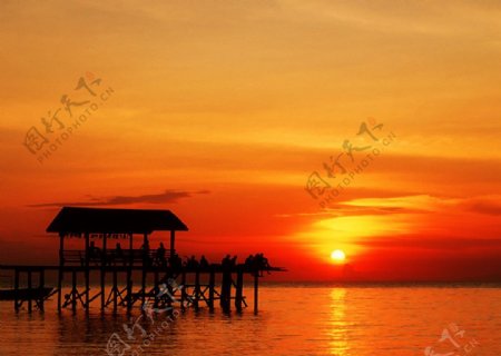 多米尼加海边夕阳陶醉图片