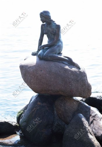 丹麦标志美人鱼雕塑图片