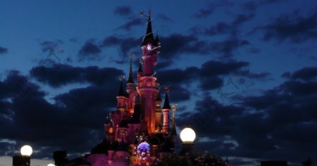 巴黎迪士尼灰姑娘城堡夜景图片