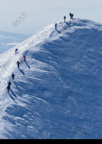 雪山滑冰图片