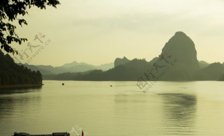 湖泊山水自然景色图片
