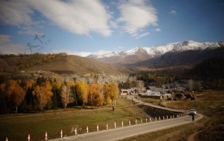 新疆白哈巴村图片