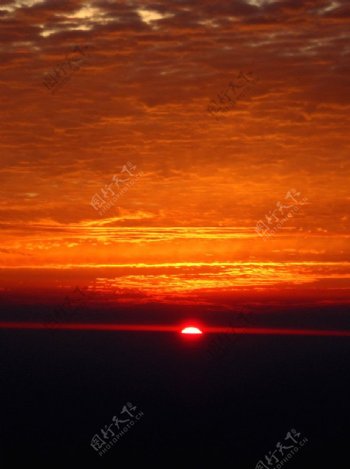 日出火烧云图片