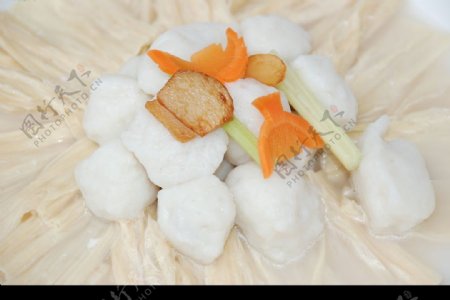 鲜竹牛乳煮鲮鱼青图片