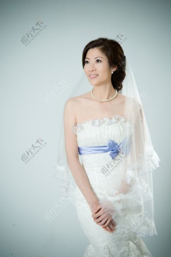 白色婚纱照图片