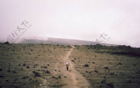 沙漠旅游人图片