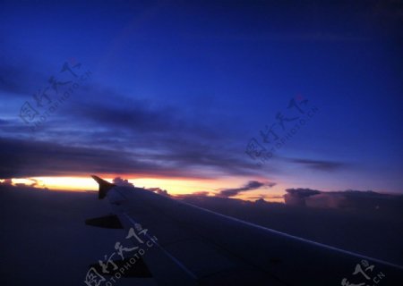 机翼夕阳图片