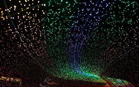 日本东京迪士尼乐园夜景流光溢彩图片