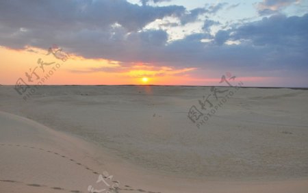 撒哈拉沙漠落日图片