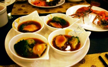 海鲜自助餐的鲍鱼图片