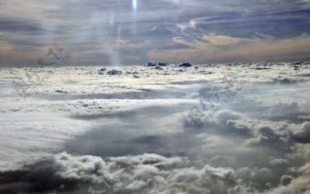 在飞机上拍摄的云海图片