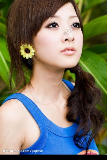台湾网络超人气美女果子MM蓝色T恤图片