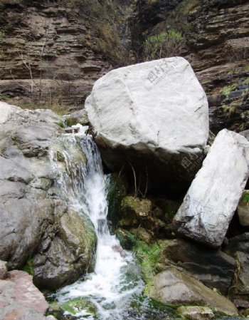溪水石头图片