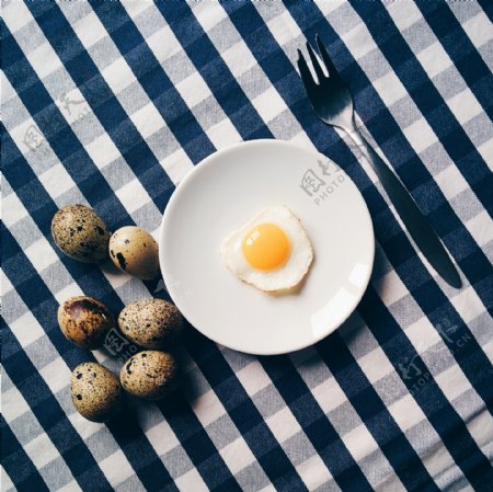 鹌鹑蛋荷包蛋图片