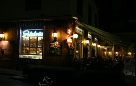 蒙特卡蒂尼小镇夜景图片