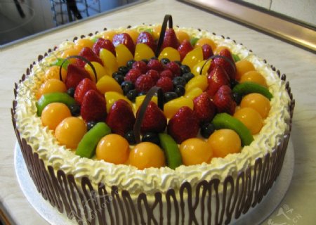 草莓水果纯奶油蛋糕图片