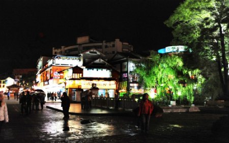夜晚的街景图片